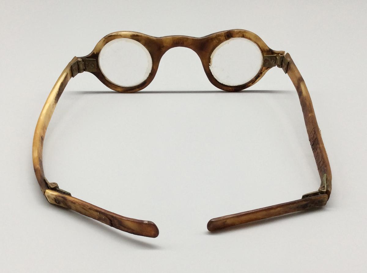 1965.1638 Spectacles, view4