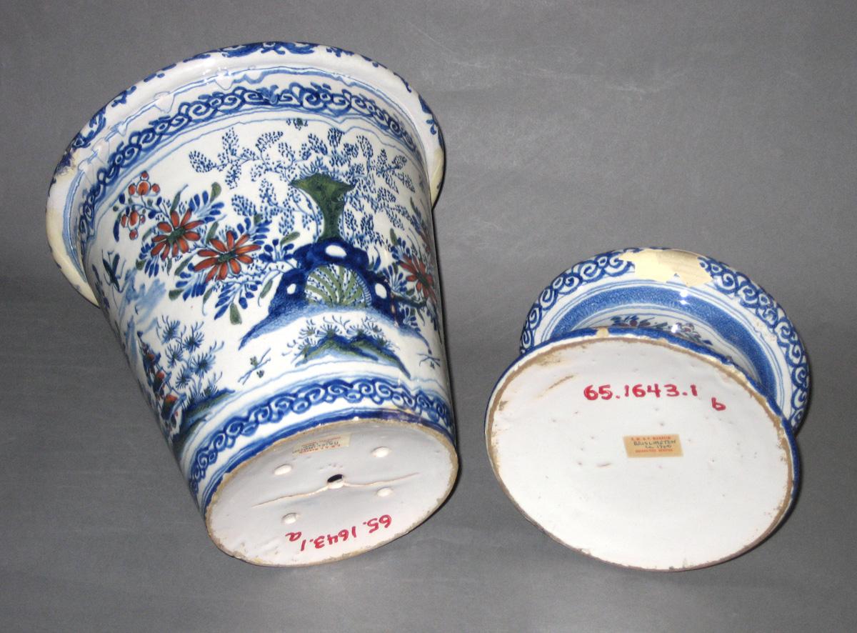 1965.1643.001 A, B Delft flowerpot and stand bottom