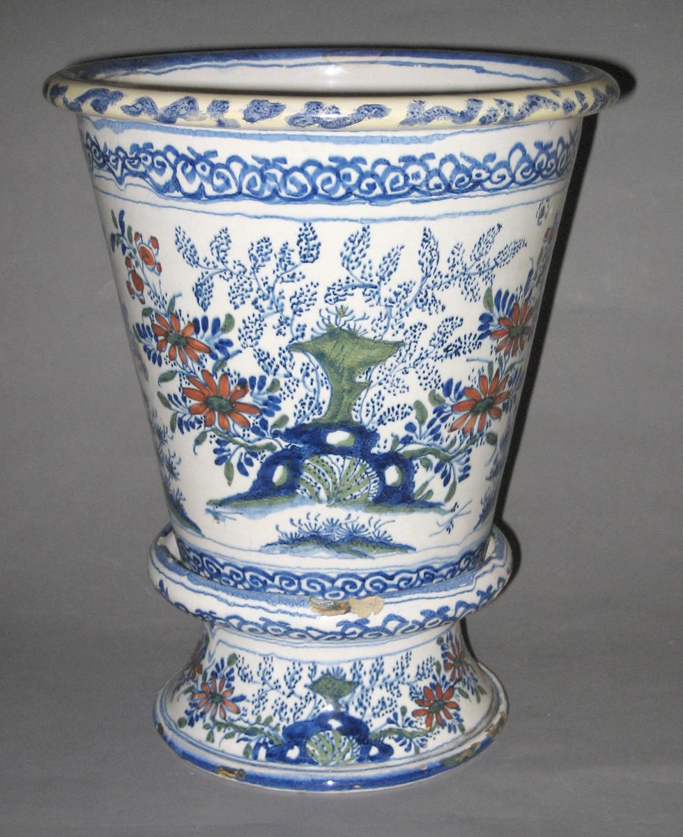 1965.1643.001 A, B Delft flowerpot and stand