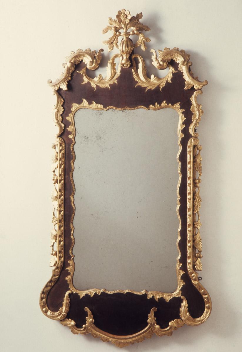 1952.0154 Looking glass or mirror