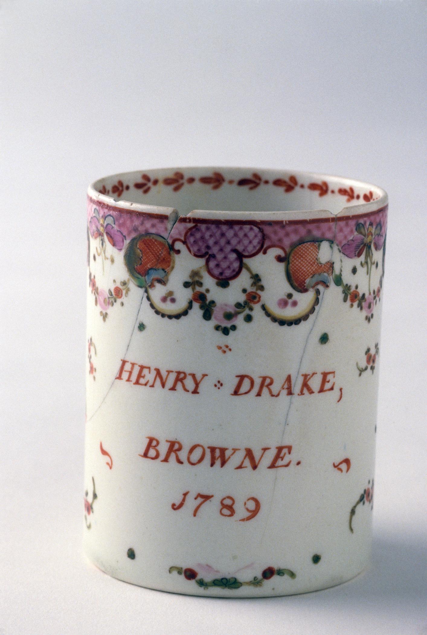 1956.0013.002 Soft-paste porcelain mug