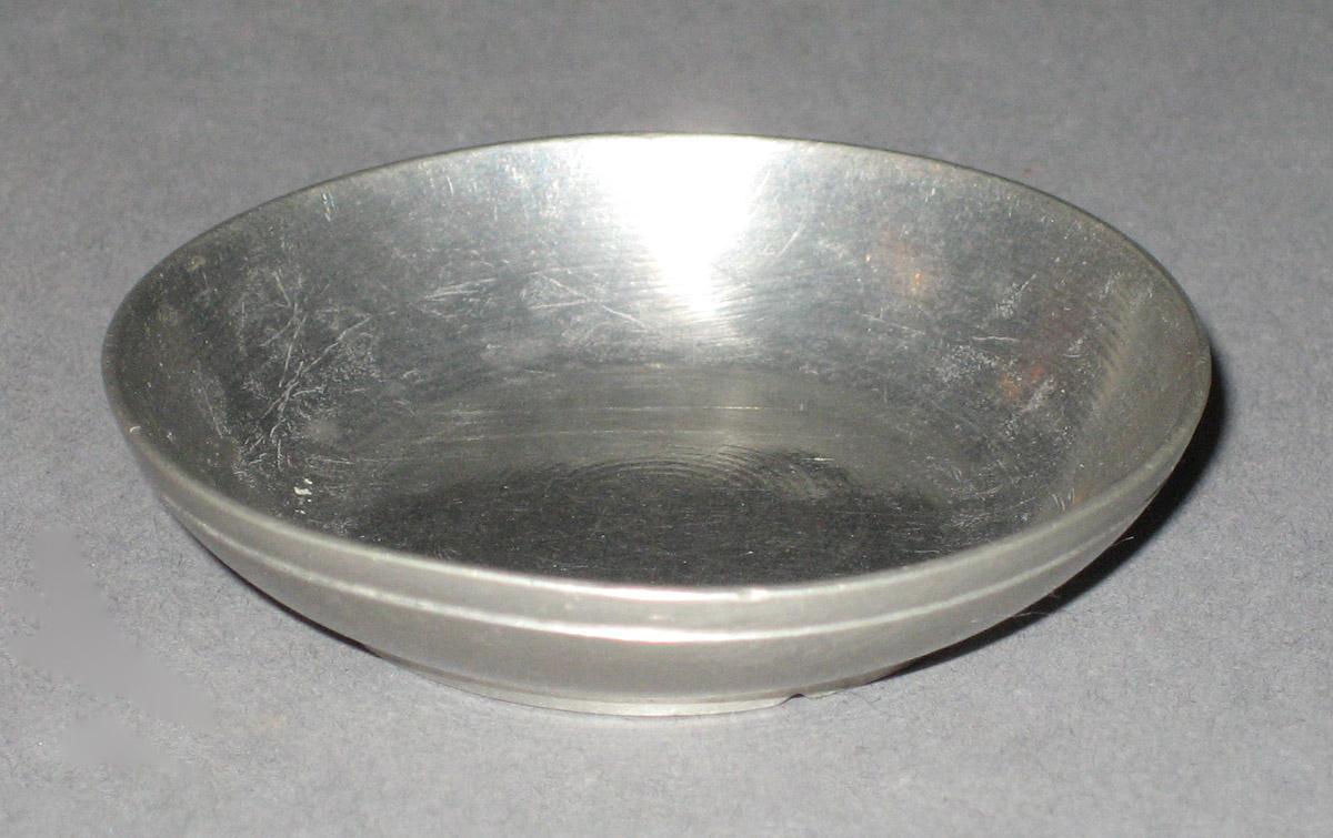 1965.1679.008 Saucer