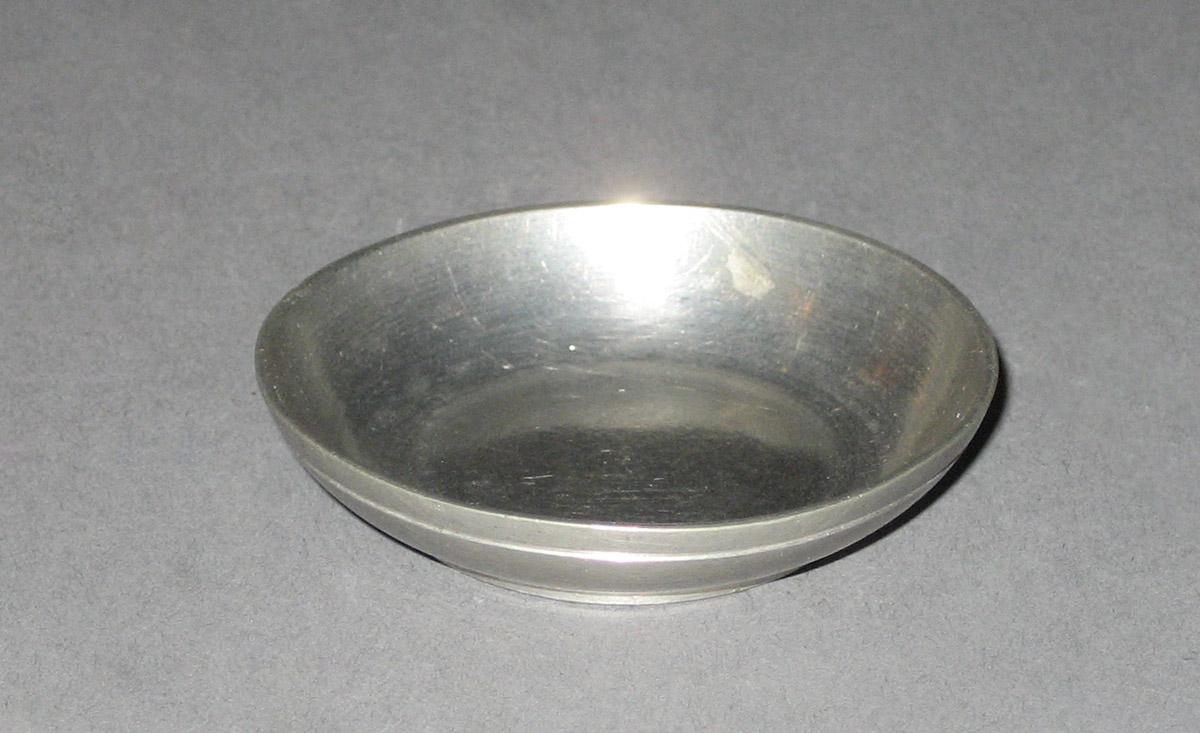 1965.1679.009 Saucer