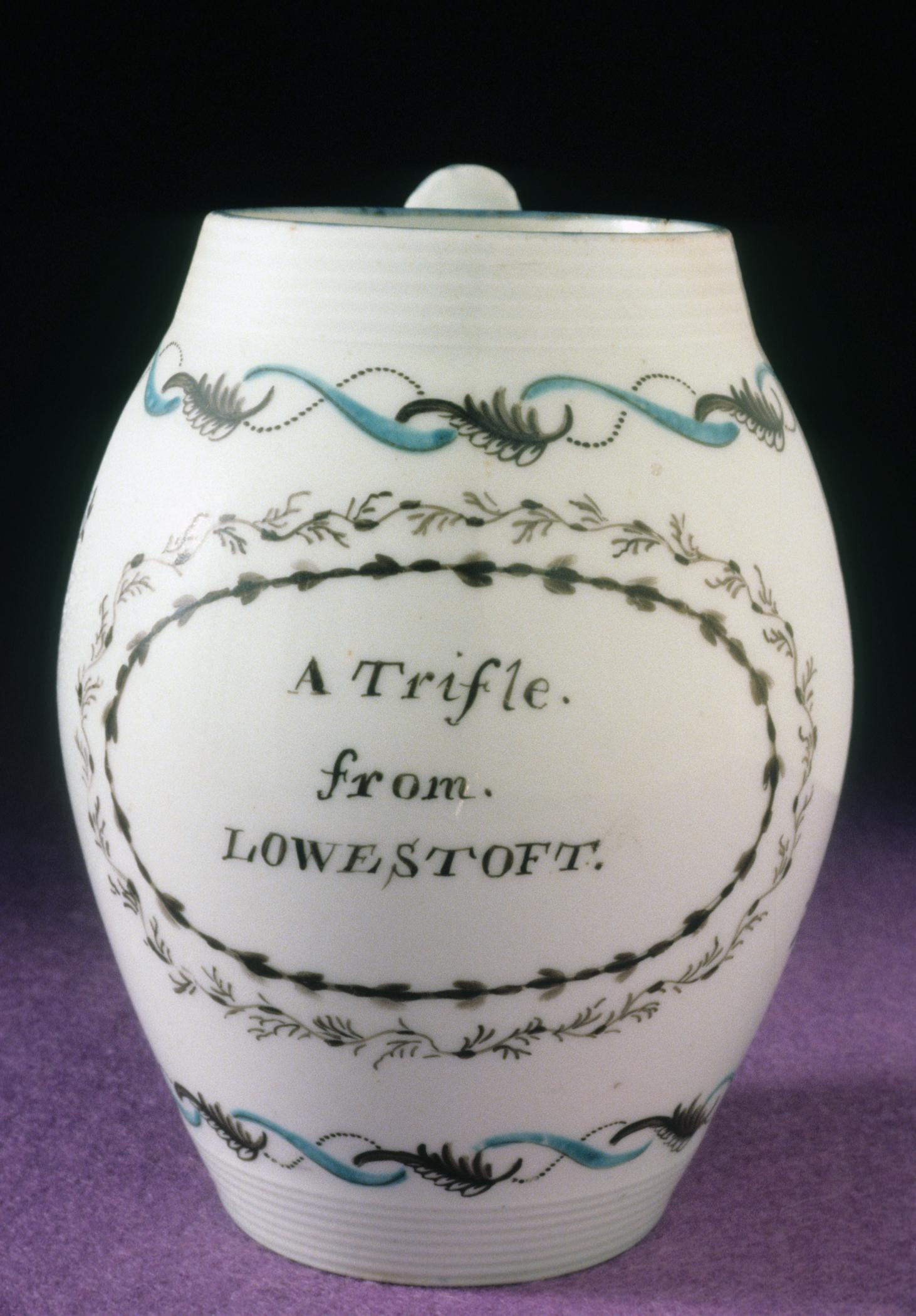 1956.0013.004 Lowestoft porcelain mug (front)