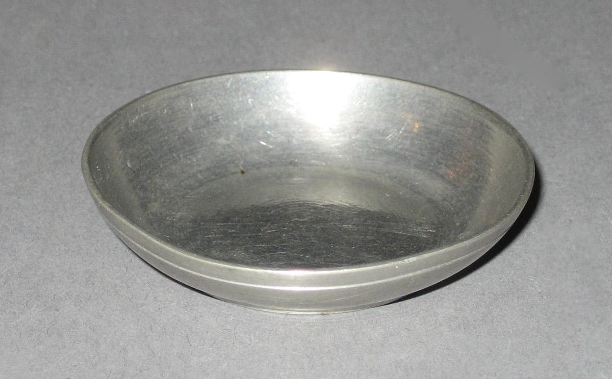 1965.1679.010 Saucer