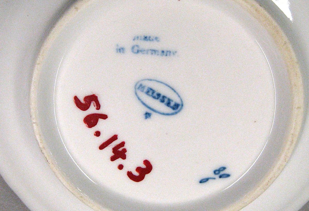 1956.0014.003 Saucer (mark)