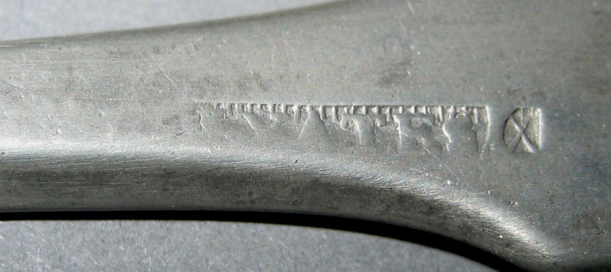 1965.1690.001 Spoon (mark)
