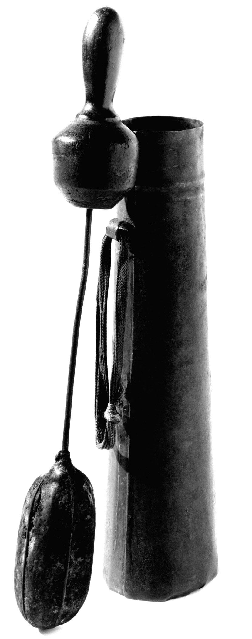 1965.1699 A, B Lighter & Case detail