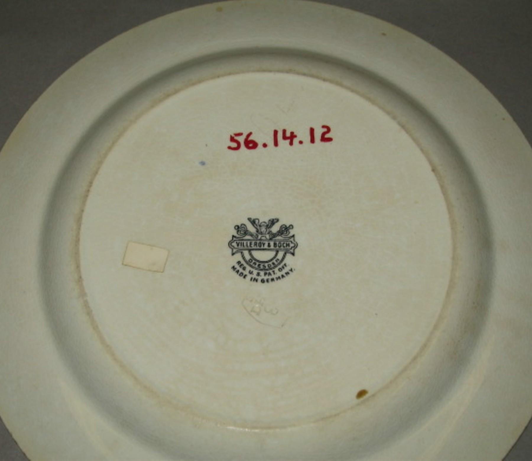 1956.0014.0012 Villeroy and Boch earthenware plate (underside)