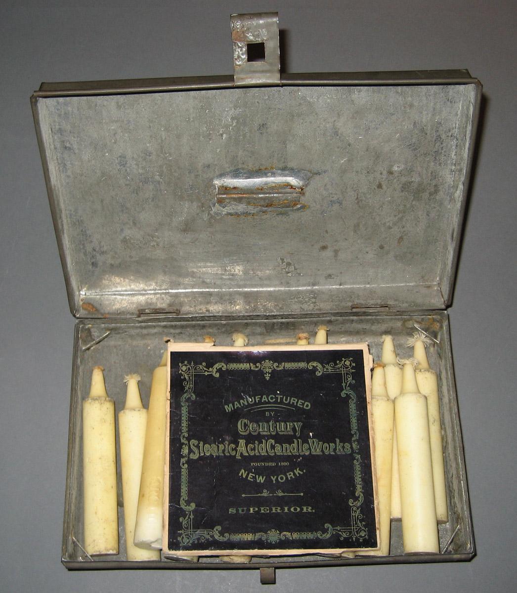 1965.1786 (detail) Box