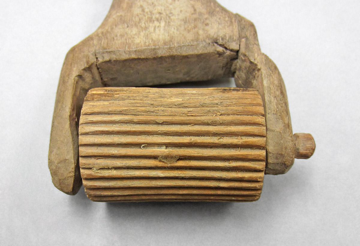1965.1797, Coggle or rouletting wheel, wheel detail