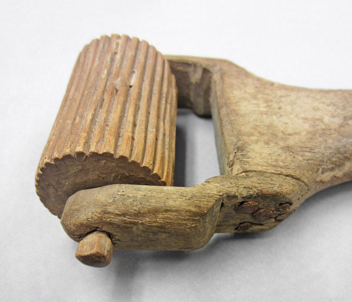 1965.1797, Coggle or rouletting wheel, fork detail