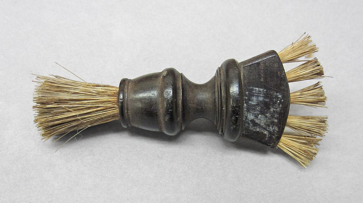 1965.1805, Brush, side 1