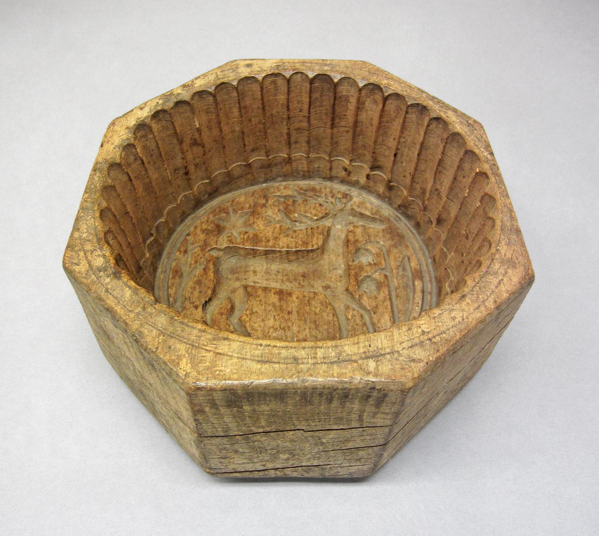 1965.1819, Butter mold, angle