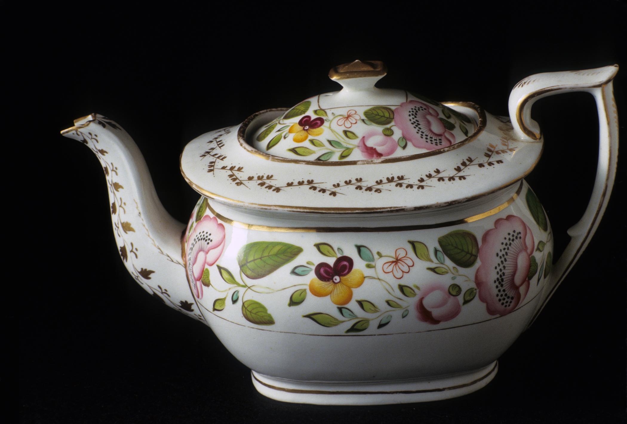 1956.0017.002 A, B Teapot