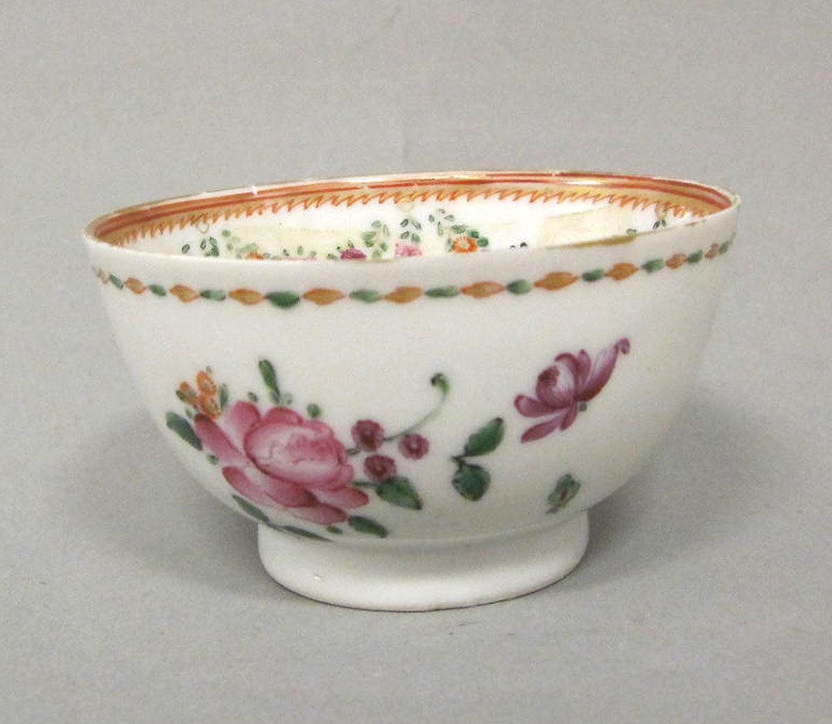 1956.0017.006 Porcelain teabowl face two