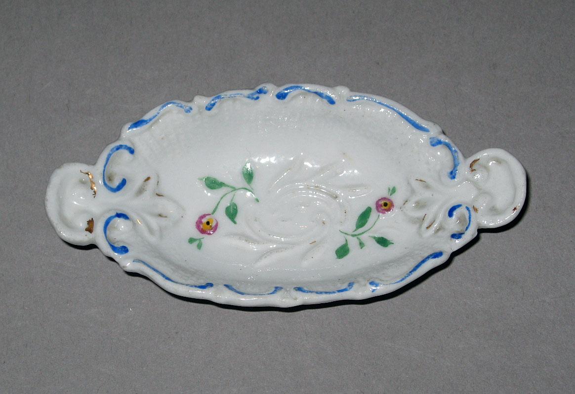 1965.1897 Porcelain dish