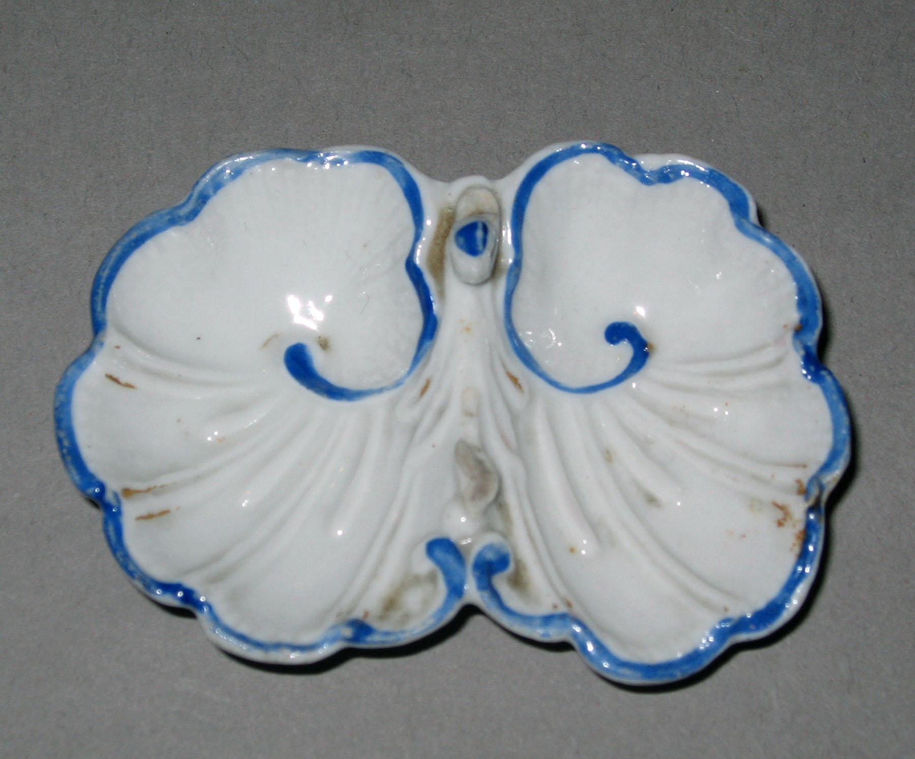 1965.1898 Porcelain dish