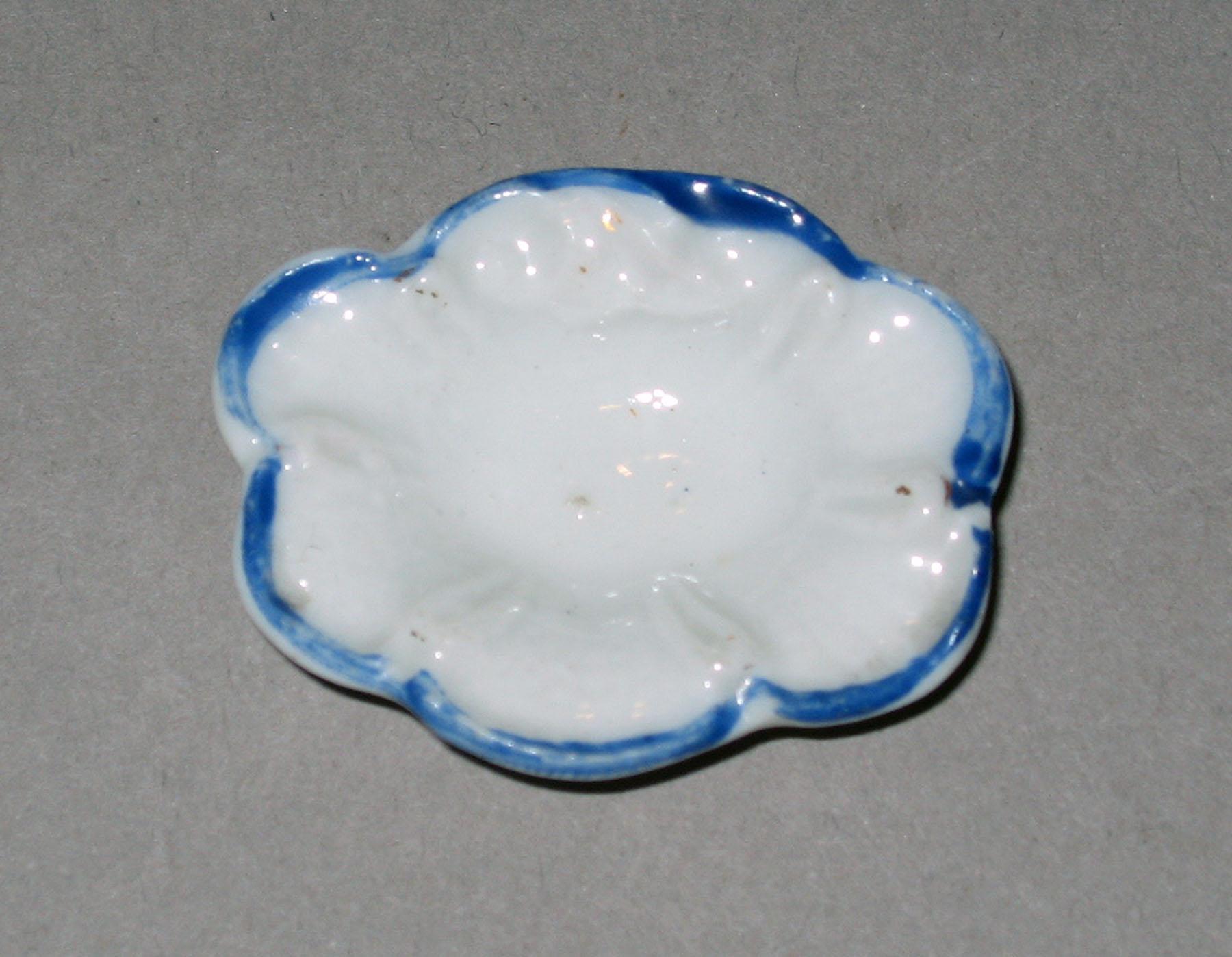 1965.1899 Porcelain dish