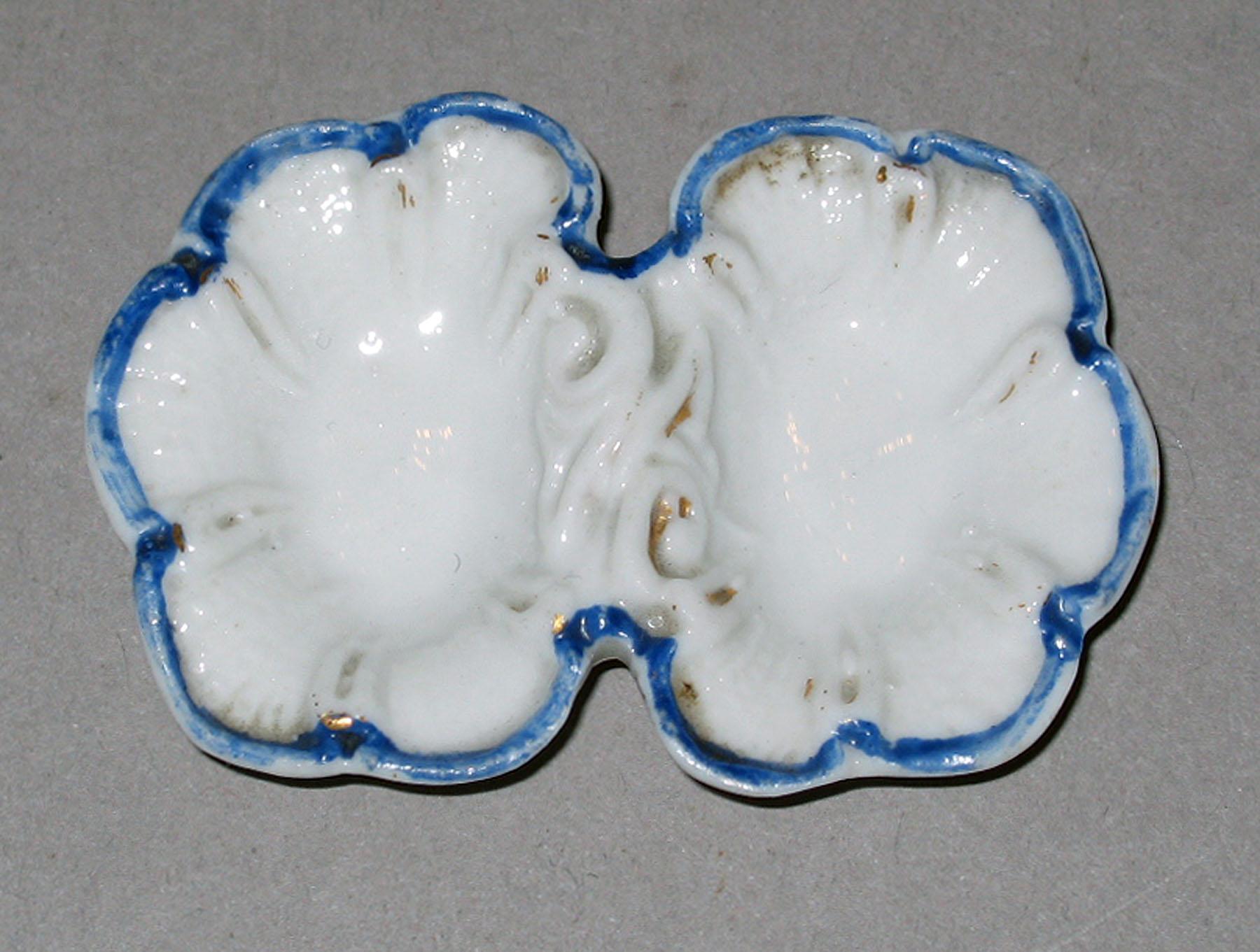 1965.1900 Porcelain dish
