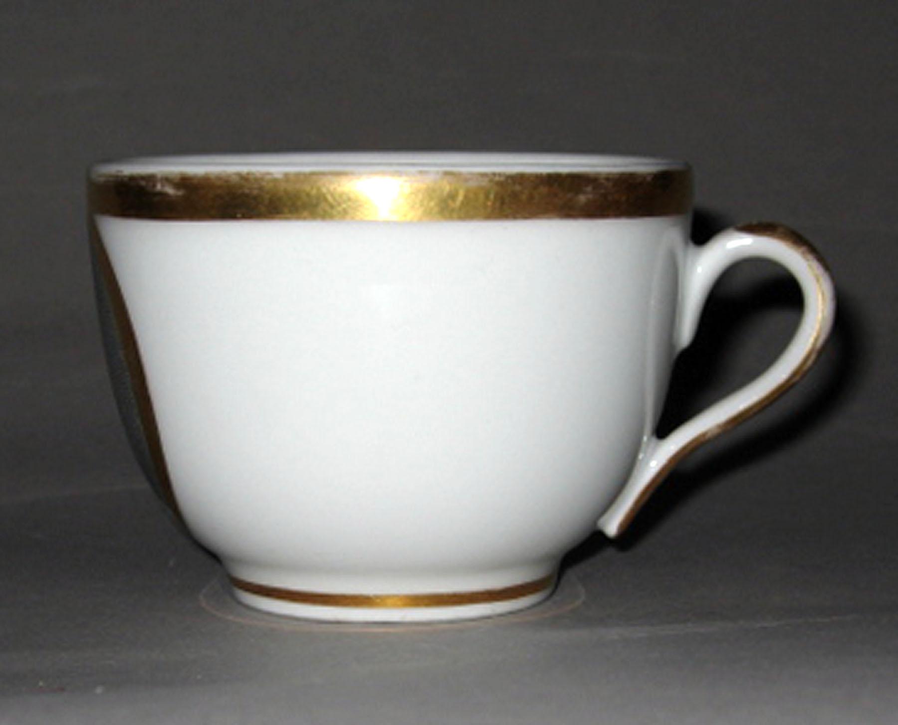 1956.0017.011 Porcelain teacup (profile)