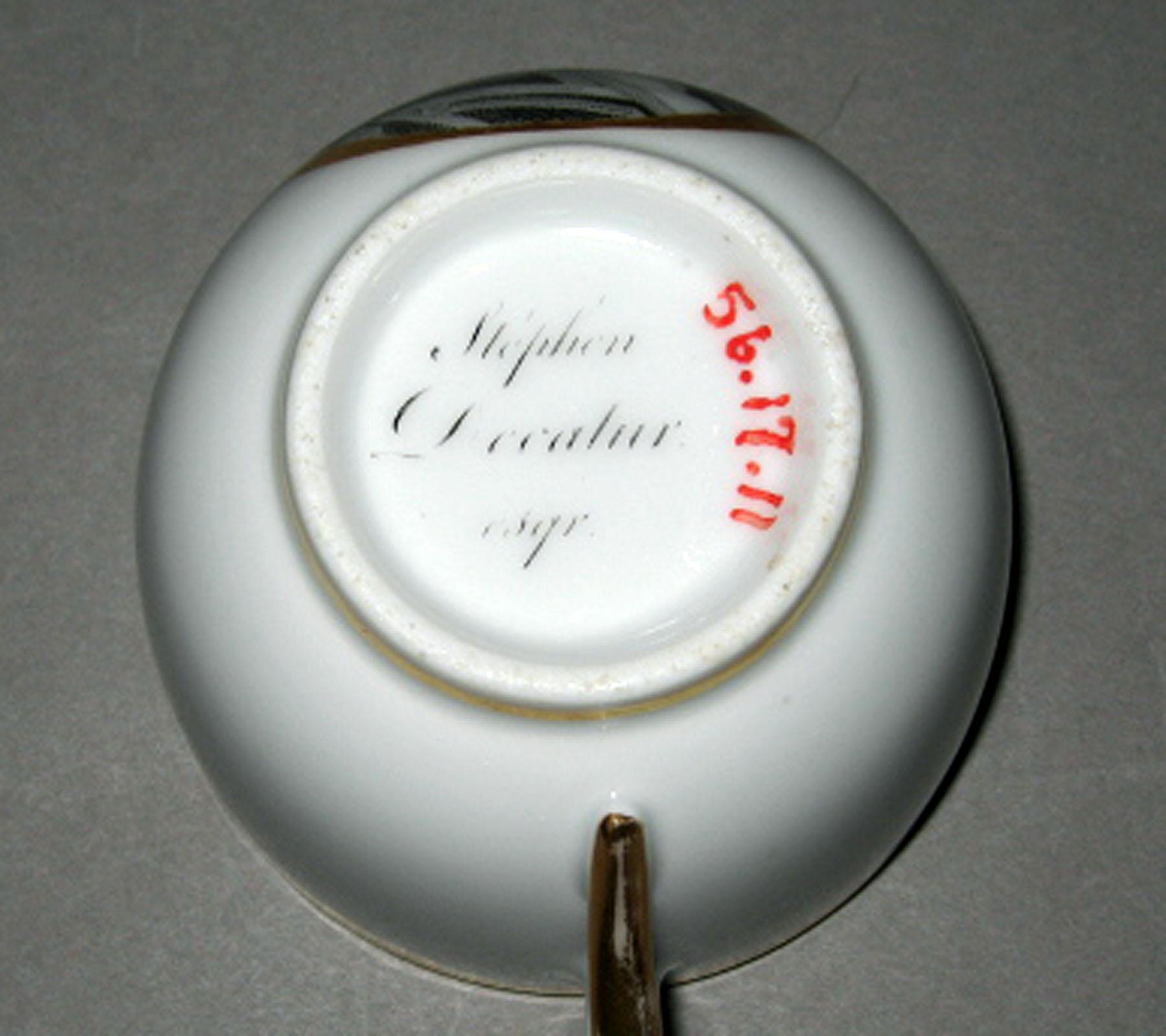 1956.0017.011 Porcelain teacup (underside)