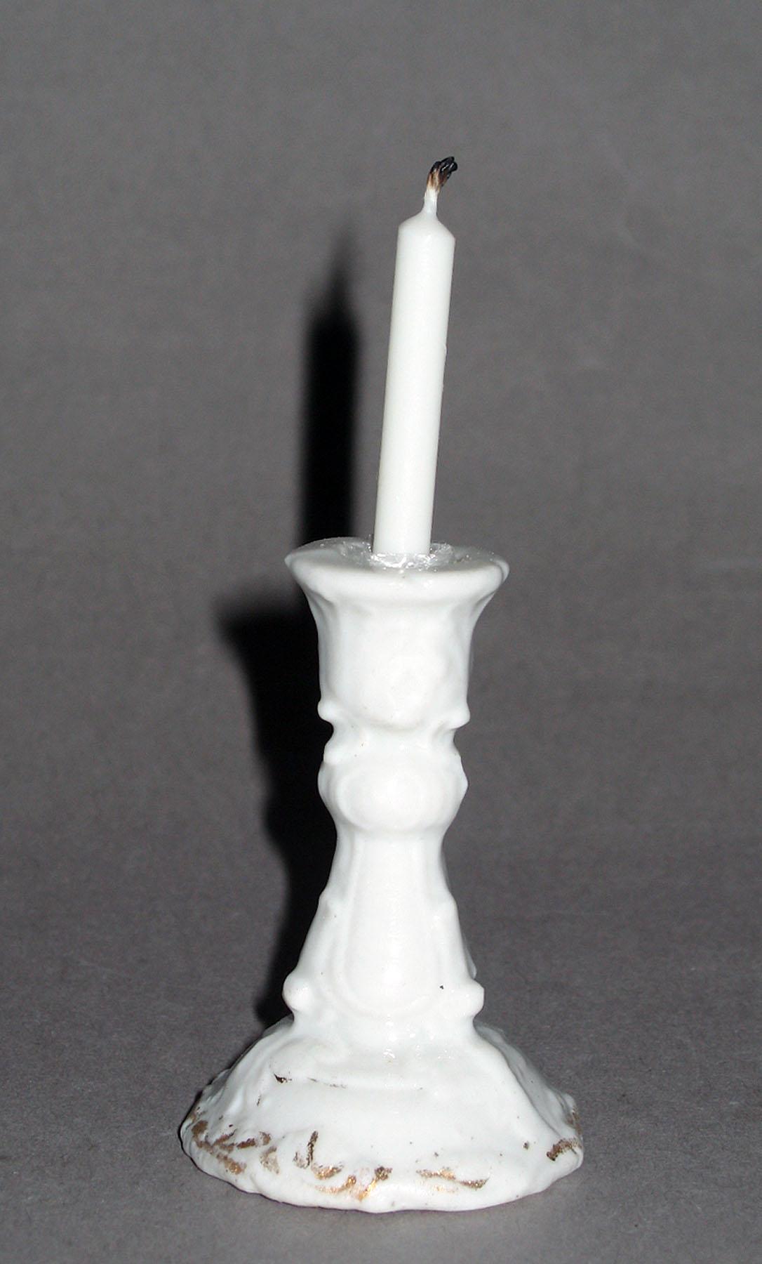 1965.1902.001 Porcelain candlestick