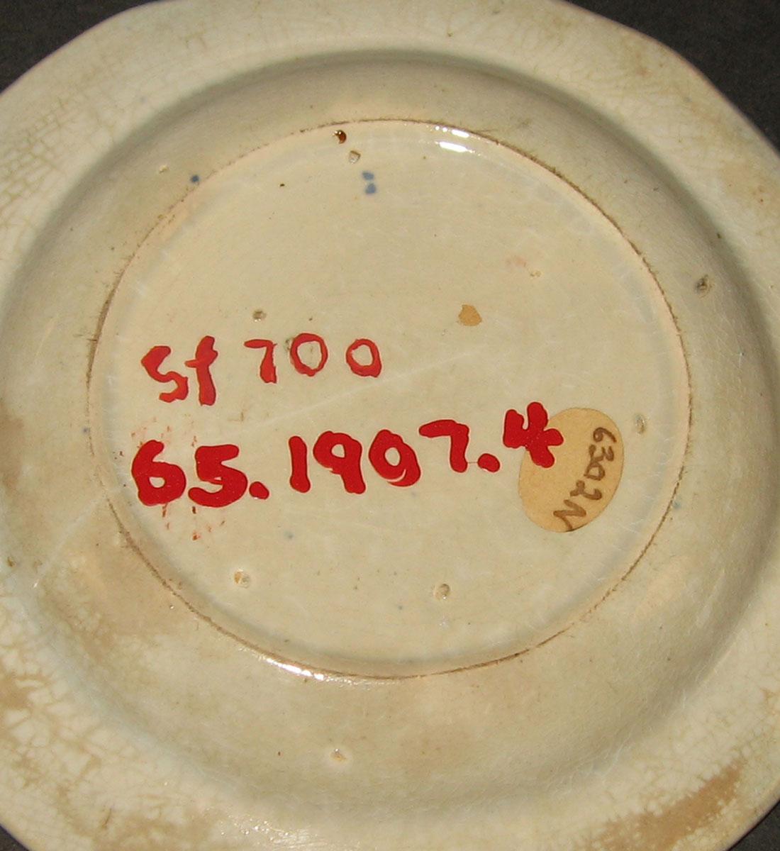 1965.1907.004 Pearlware plate (underside)