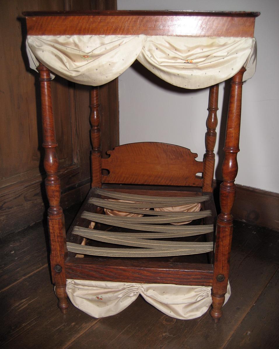1965.1947 Miniature bed with valances