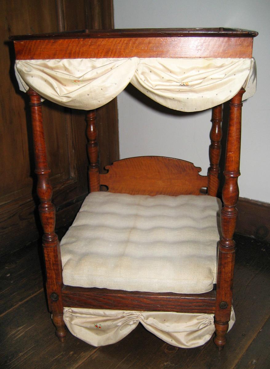 1965.1947 Miniature bed and 1965.1948 F mattress