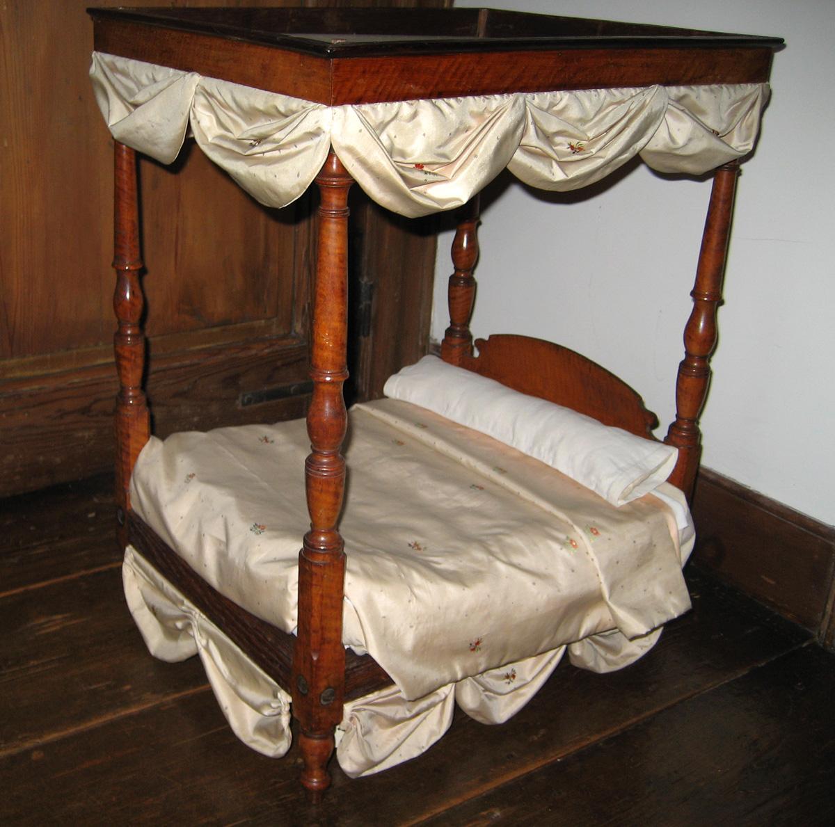 1965.1947 Miniature bed and 1965.1948 bedding