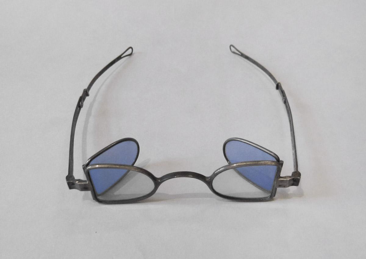 1965.2065 Spectacles, view 2