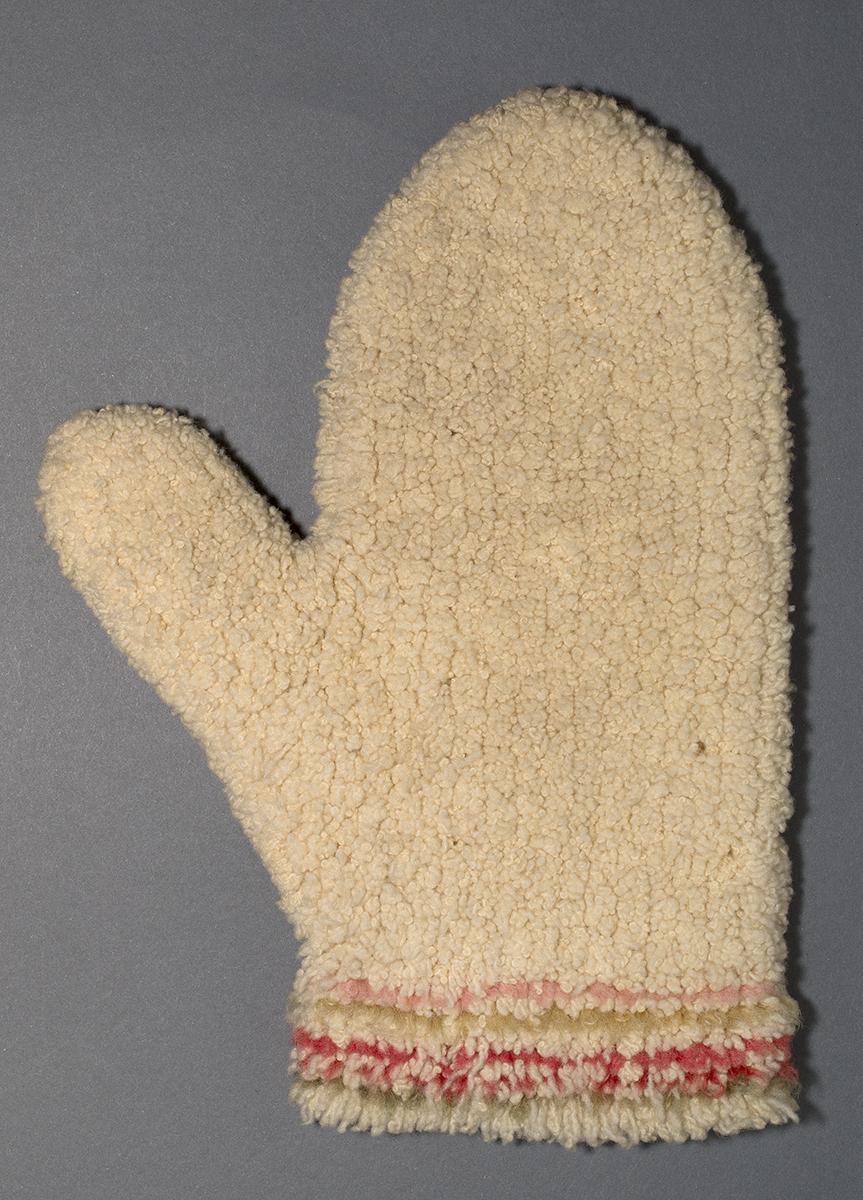 1965.2071.002 Mitten, Verso