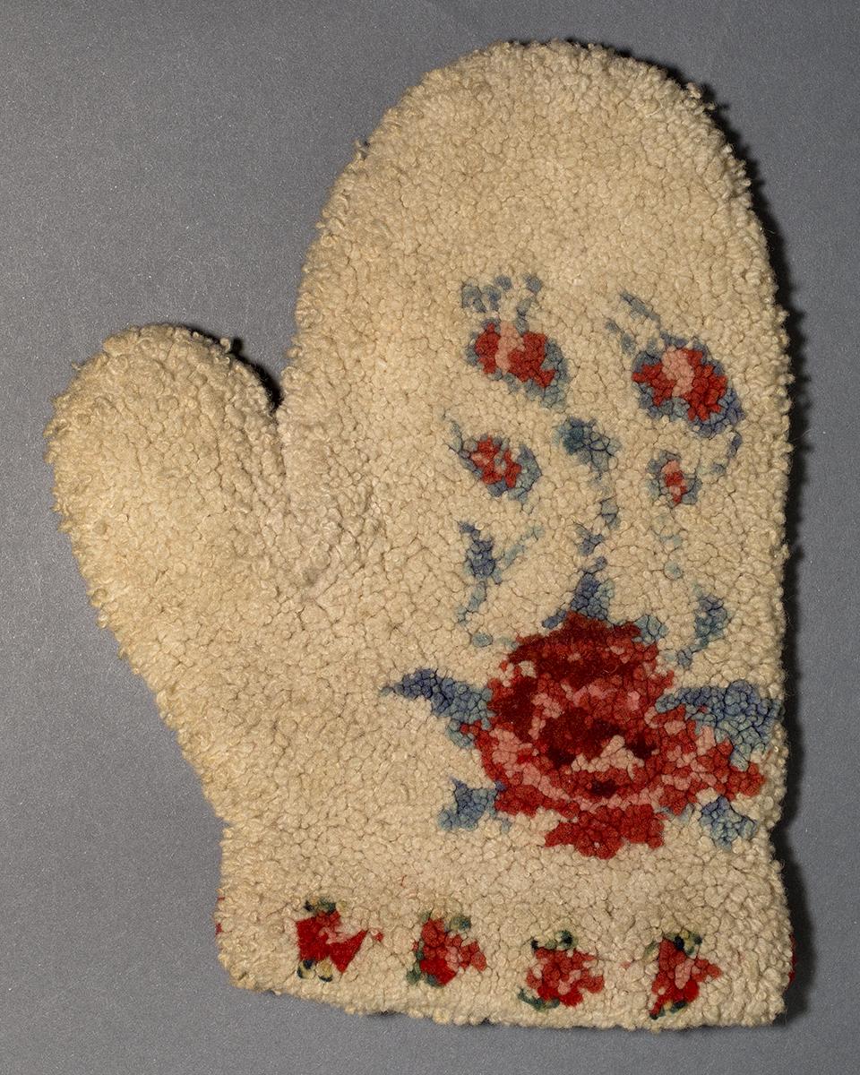 1965.2072.001 Mitten