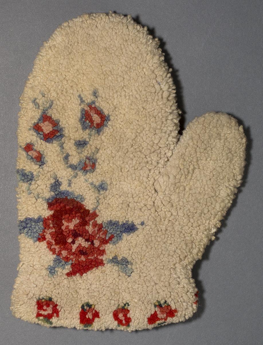 1965.2072.002 Mitten