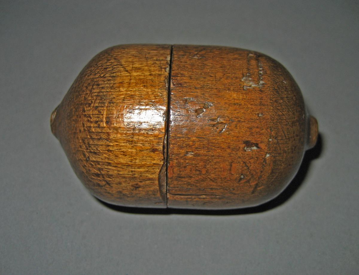 1965.2073 a, b Box view 1
