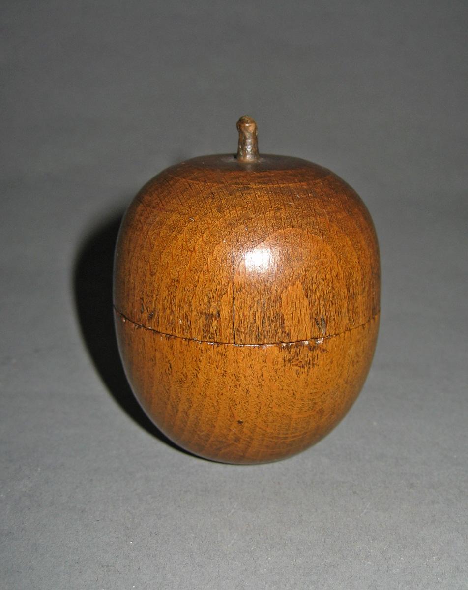 1965.2074 a, b Box view 1