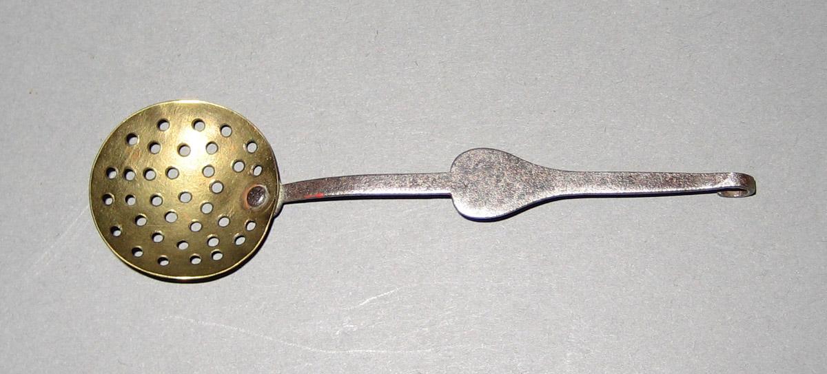 1965.2084.001 Miniature Utensil Set