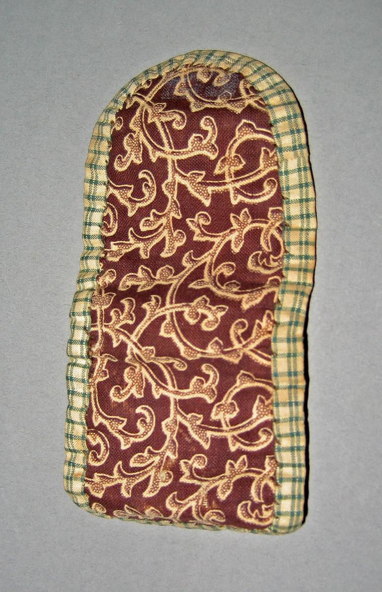 1965.2085 Sewing case view 1