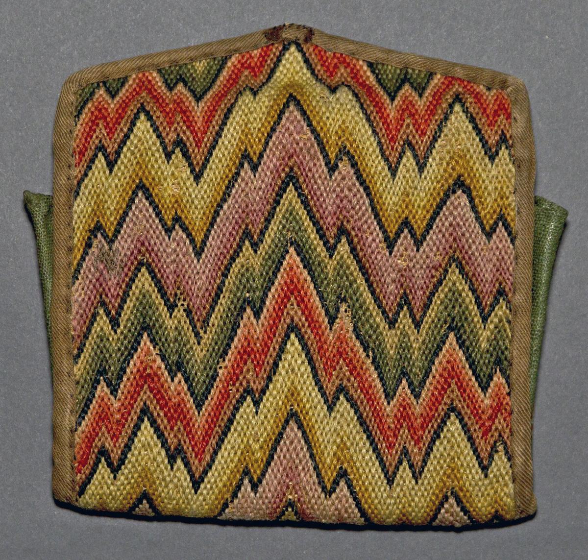 1965.2086 Pocketbook, Pattern