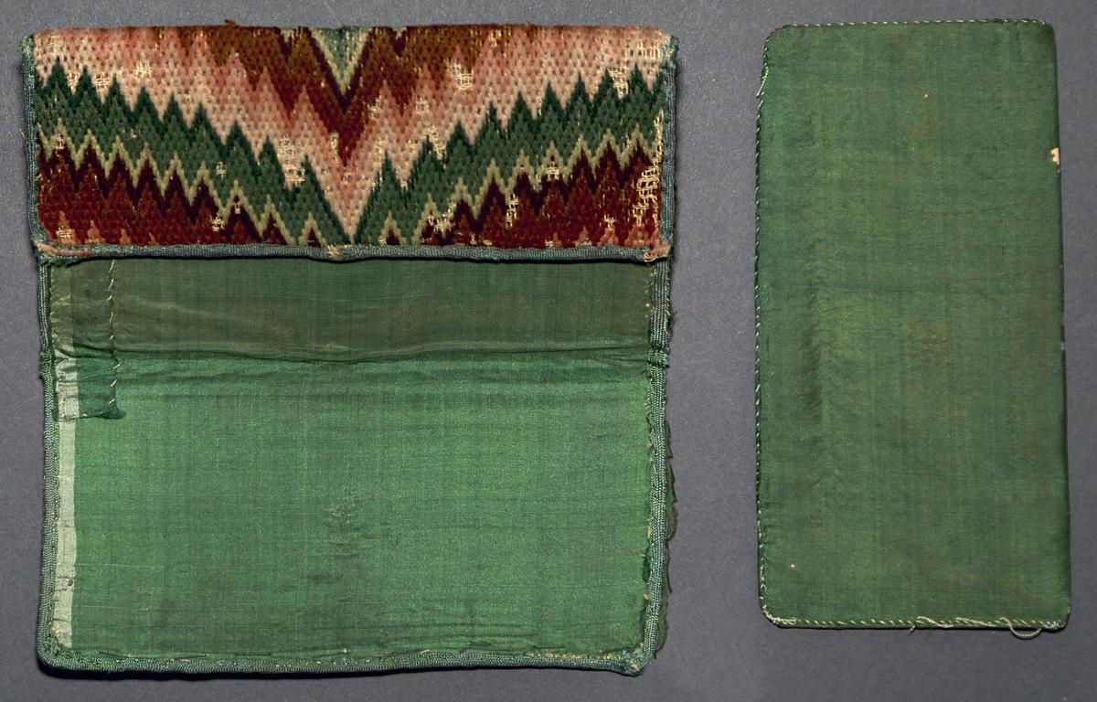 1965.2089 Pocketbook, Inside View 2