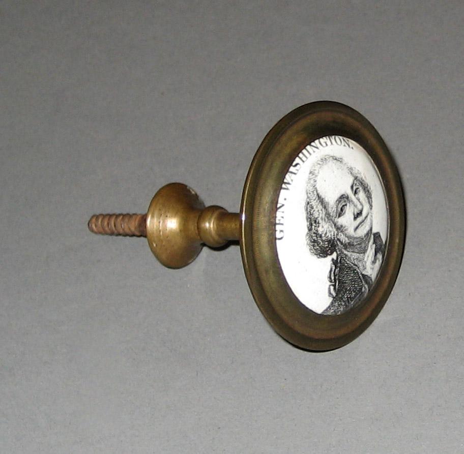 1965.2095.001 Cloak Pin