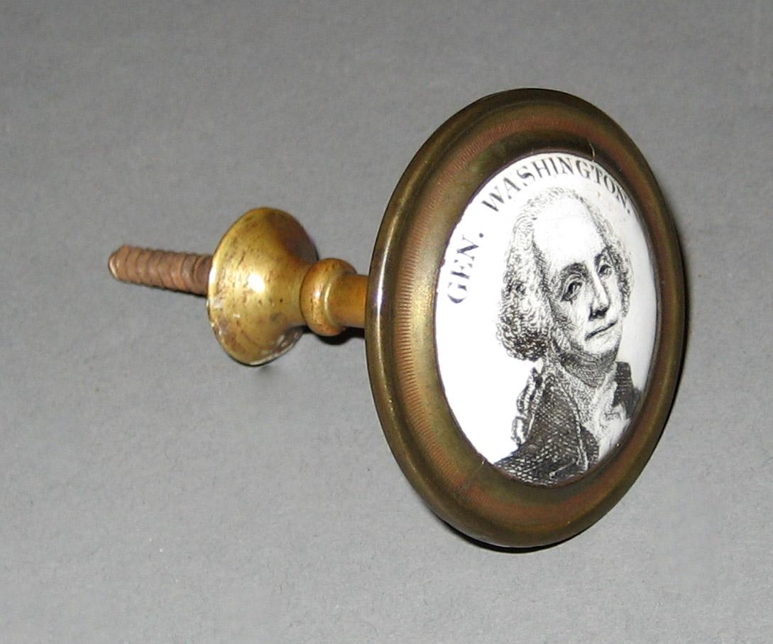 1965.2095.002 Cloak Pin