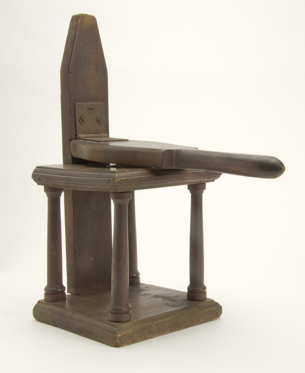 1965.2102 Lemon squeezer (view 2)