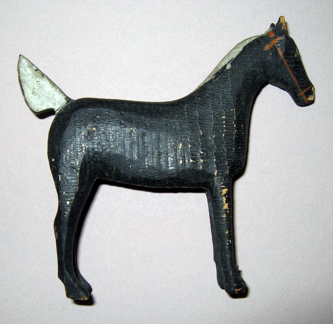1965.2107.089 Horse (profile)