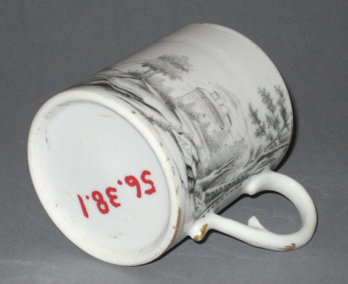 1956.0038.001 Chinese porcelain cup bottom