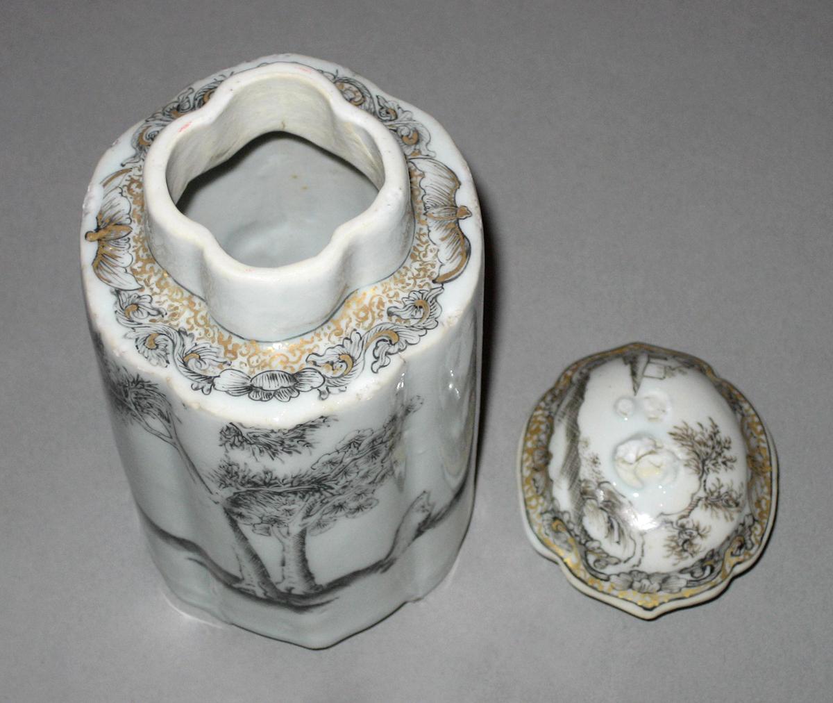 1956.0038.004 A, B Porcelain tea canister top