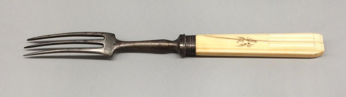1965.2129.002 Fork, view 2