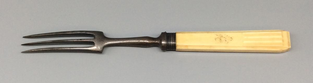 1965.2129.005 Fork, view 2