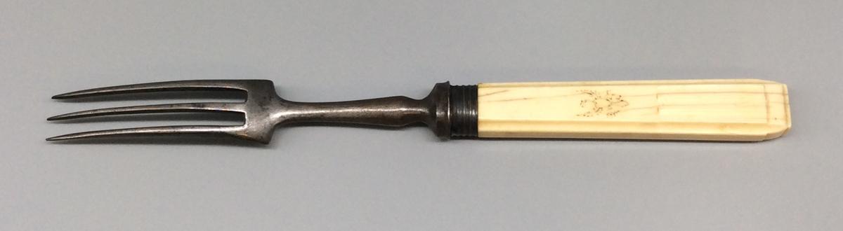 1965.2129.006 Fork, view 2